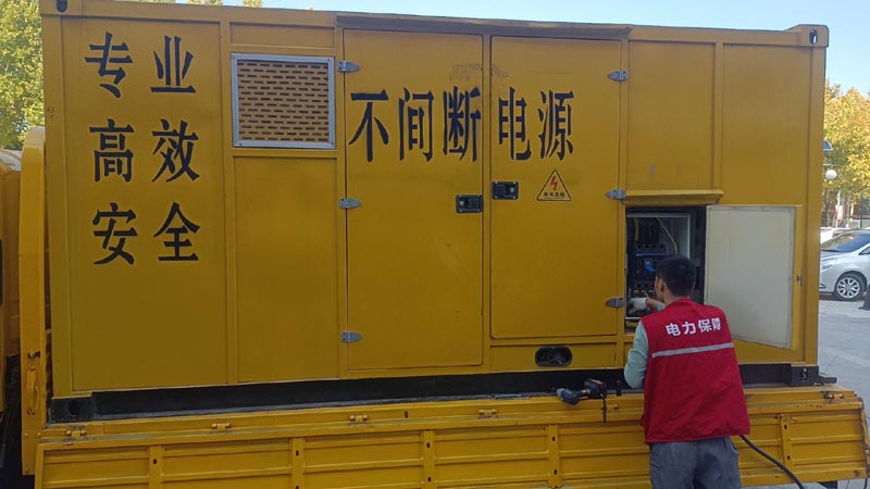 绥棱柴油发电机组和UPS电源配合使用时，如何避免切换过程中的电力中断？